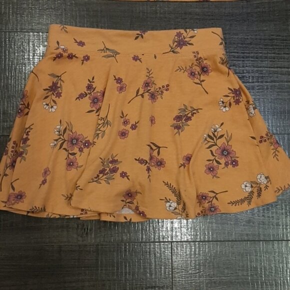 3/$20 Childrens Place 2pc Matching Set Floral Top Ruffled Skirt Smocked Summer - Picture 11 of 14